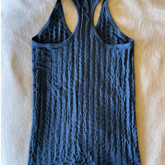 Lululemon tank - Picture 3 of 4